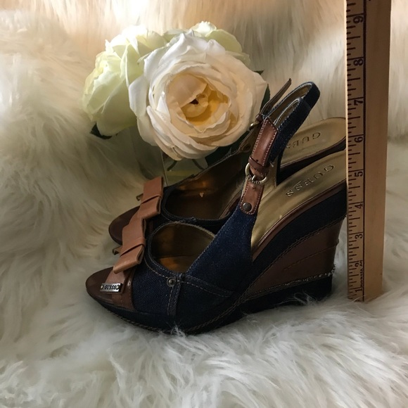 MAKE A STATEMENT WITH THESE MUST HAVE Guess Wedge - Picture 2 of 8